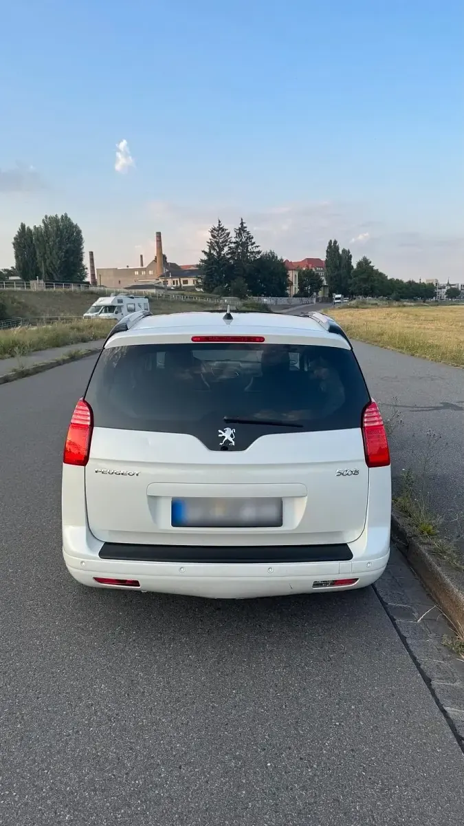 Gebraucht Peugeot 5008 156 PS (114 kW) 2010 Weiß Van / Kleinbus