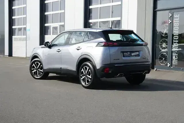 Gebraucht Peugeot 2008 Style 145 PS (106 kW) 2025 Silber SUV