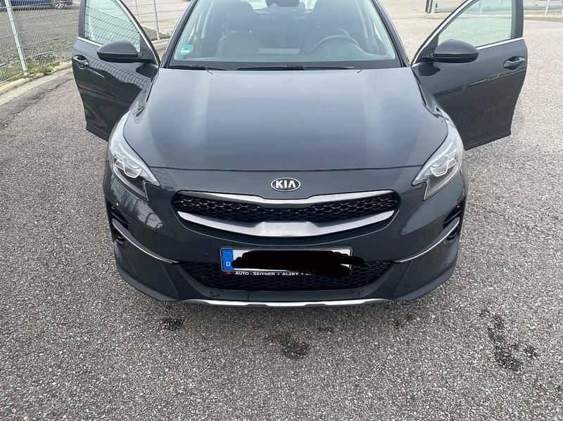Grau Gebraucht 2020 Kia XCeed SUV | 14.950 € (Guter Preis) - Bild 1/4
