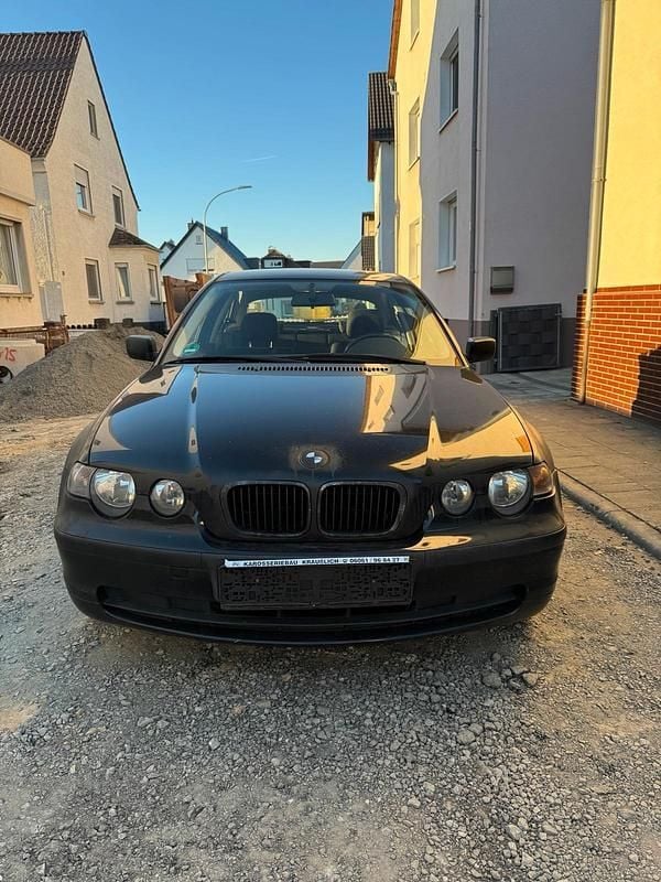 Schwarz Gebraucht 2002 BMW 316 Compact Kleinwagen | 850 € (Superpreis) - Bild 1/4