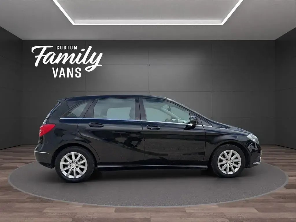 Gebraucht Mercedes B180 122 PS (89 kW) 2012 Schwarz Van / Kleinbus