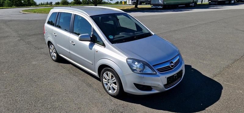 Silber Gebraucht 2012 Opel Zafira Family Van / Kleinbus | 6.200 € (Fairer Preis) - Bild 1/4