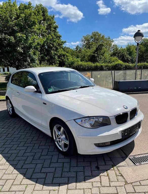 Weiß Gebraucht 2007 BMW 116 Sport Line Kleinwagen | 1.700 € (Superpreis) - Bild 1/4