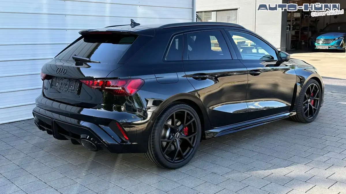 Neu Audi RS3 Ambiente 400 PS (294 kW) 2026 Mythosschwarz metallic Limousine