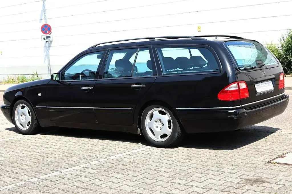 Gebraucht Mercedes E320 Avantgarde 224 PS (164 kW) 1998 Schwarz Kombi