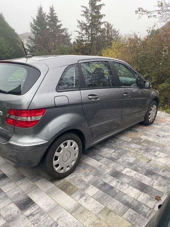 Gebraucht Mercedes B200 185 PS (136 kW) 2010 Grau Van / Kleinbus