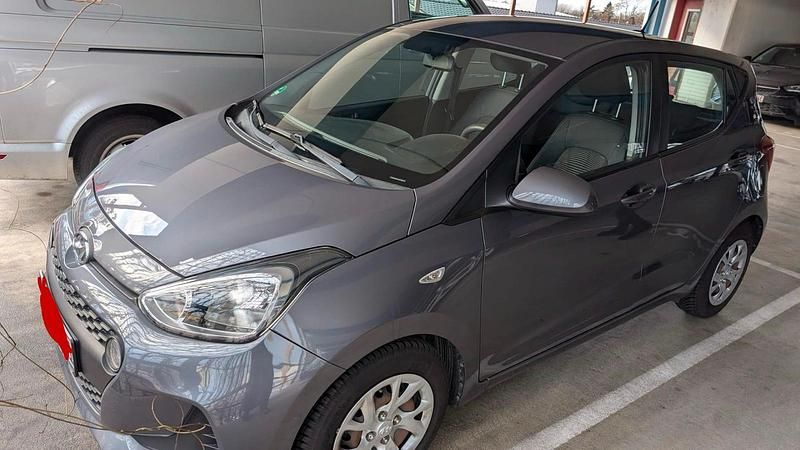 Gebraucht Hyundai i10 63 PS (46 kW) 2019 Grau Kleinwagen