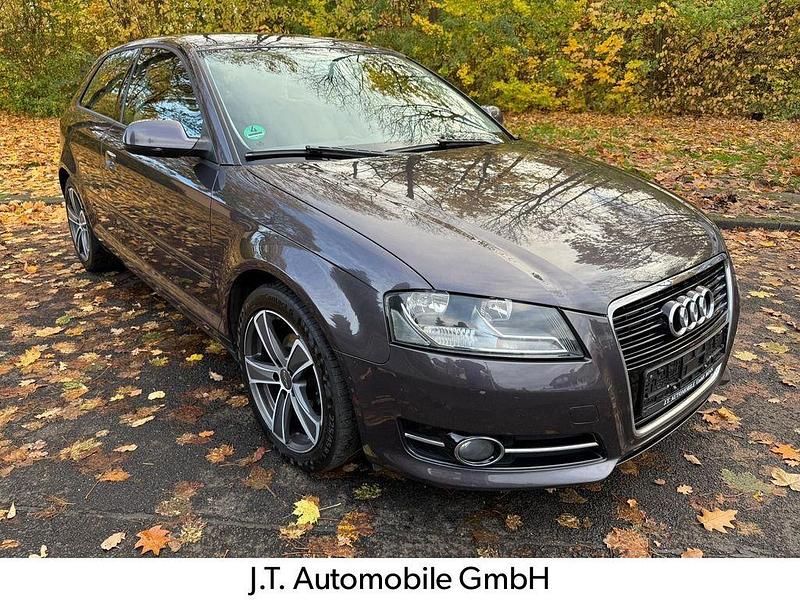 Grau Gebraucht 2012 Audi A3 Attraction Limousine | 5.499 € (Guter Preis) - Bild 1/4