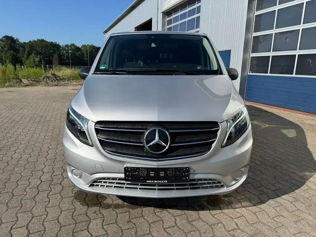 Gebraucht Mercedes Vito 190 PS (139 kW) 2023 Silber Van
