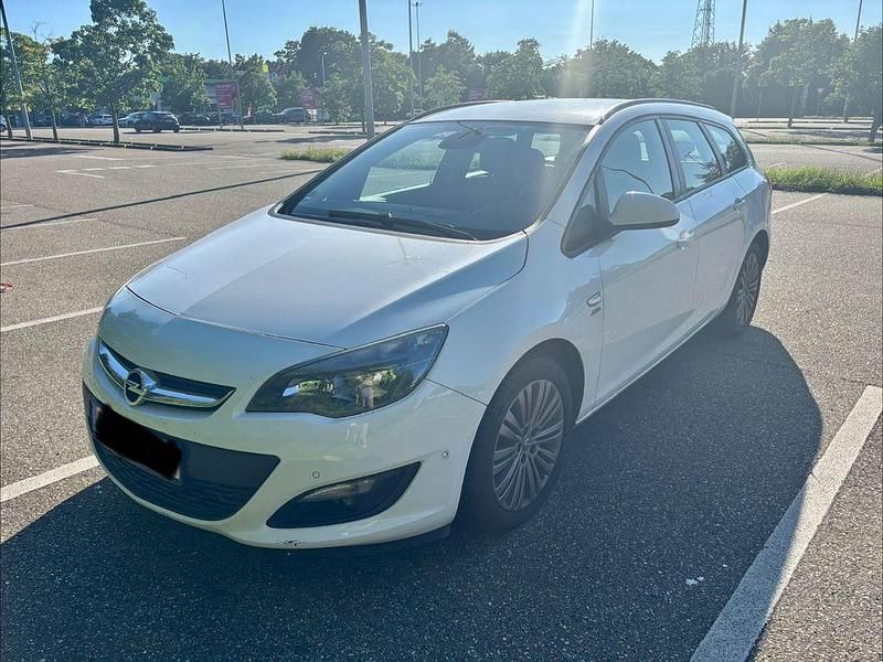 Gebraucht Opel Astra Selection 140 PS (102 kW) 2014 Weiß Kombi