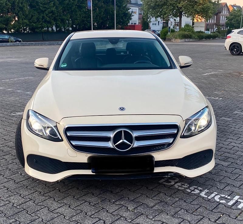 Second-hand Mercedes E200 150 CP (110 kW) 2019 Galben Berlinǎ