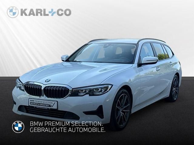 Weiss Gebraucht 2022 BMW 320 Advantage Kombi | 21.798 € (Guter Preis) - Bild 1/4