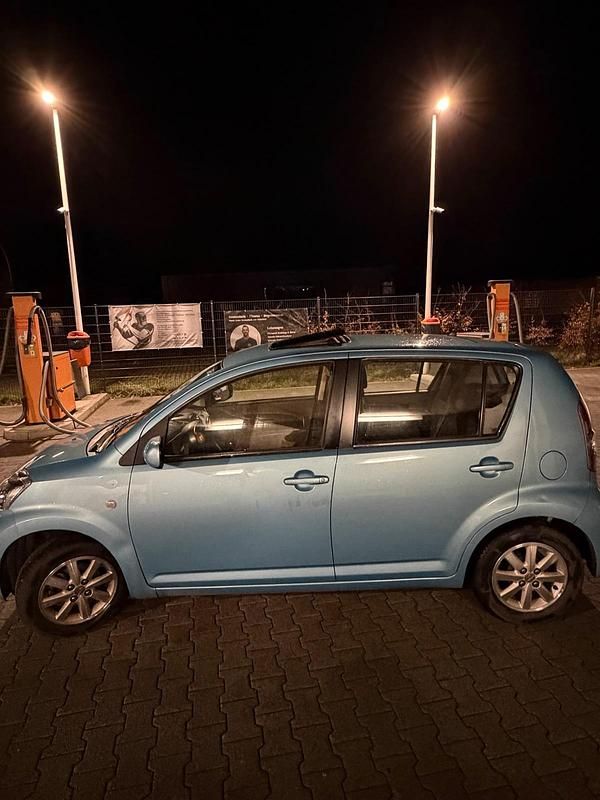 Gebraucht Daihatsu Sirion 90 PS (66 kW) 2011 Blau Kleinwagen