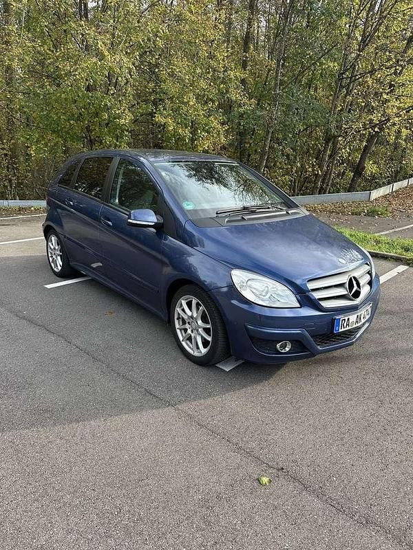 Blau Gebraucht 2010 Mercedes B180 Van / Kleinbus | 6.250 € (Fairer Preis) - Bild 1/4