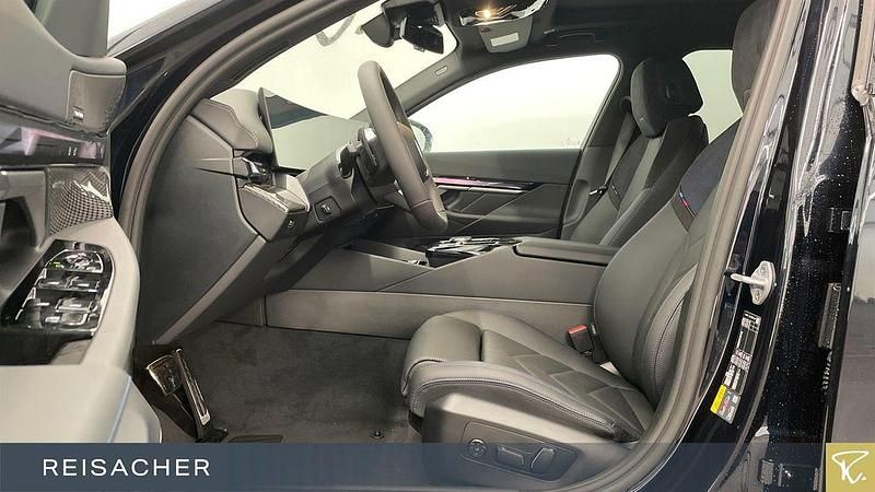 Neu BMW 530e Performance 299 PS (219 kW) 2026 Schwarz Kombi