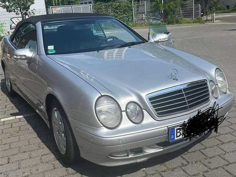 Silber Gebraucht 2002 Mercedes CLK200 Avantgarde Cabrio | 5.900 € (Fairer Preis) - Bild 1/4
