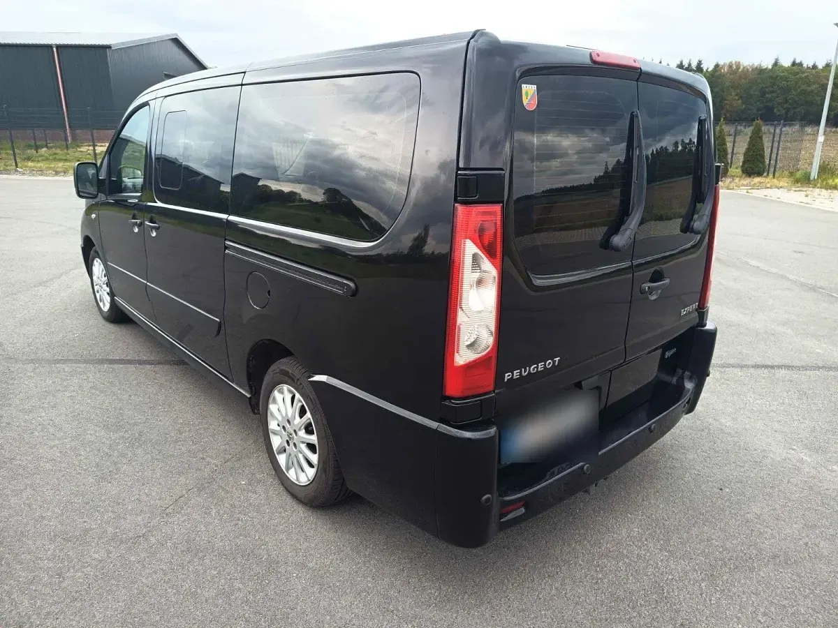 Gebraucht Peugeot TePee 136 PS (100 kW) 2011 Schwarz Van / Kleinbus