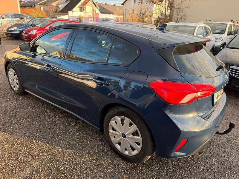 Second-hand Ford Focus 101 CP (74 kW) 2019 Albastru Berlinǎ