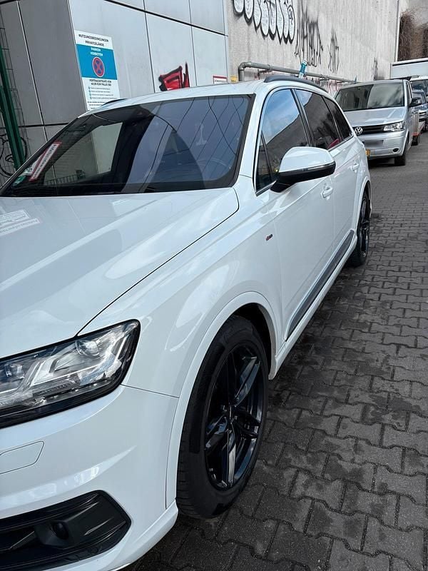 Używany Audi Q7 Exclusive 272 KM (200 kW) 2016 Biały SUV