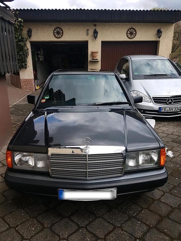 Blau Gebraucht 1993 Mercedes 190 Sportline Limousine | 25.999 € - Bild 1/4
