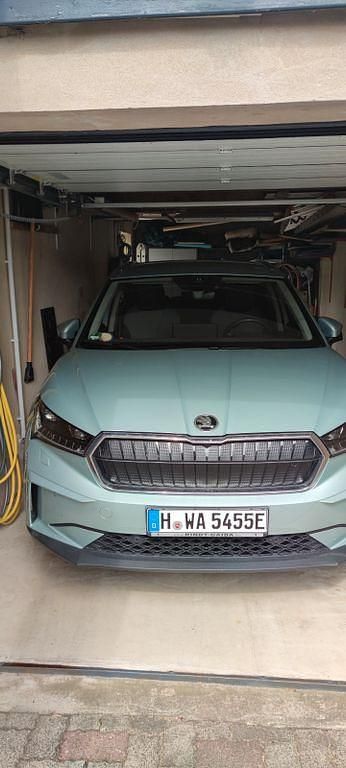 Grau Gebraucht 2021 Skoda Enyaq iV SUV | 22.500 € (Superpreis) - Bild 1/3