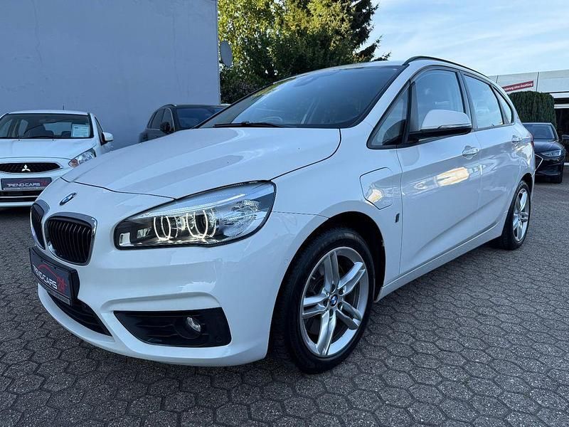 Weiß Gebraucht 2016 BMW 225 Active Tourer Advantage Van / Kleinbus | 13.950 € (Etwas zu teuer) - Bild 1/4