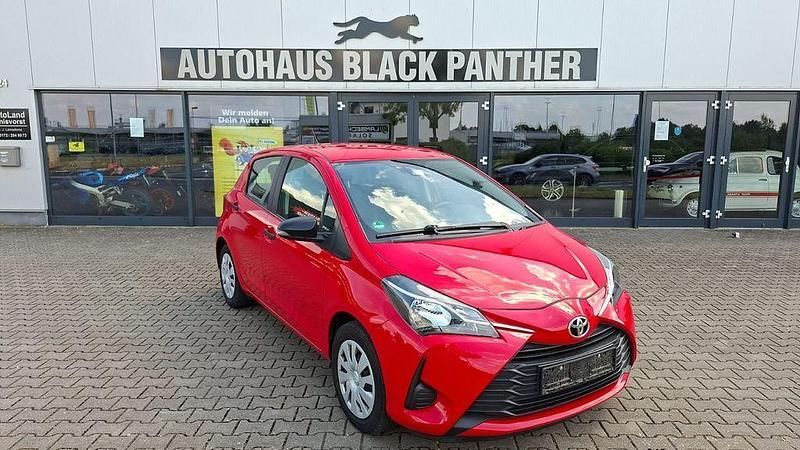 Rot Gebraucht 2017 Toyota Yaris Limousine | 7.999 € (Fairer Preis) - Bild 1/4