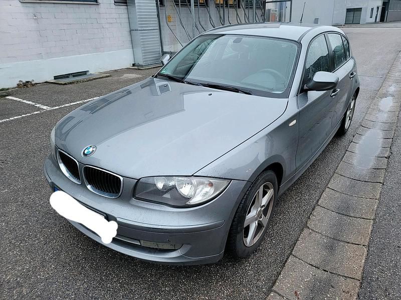 Grau Gebraucht 2010 BMW 118 Sport Line Kleinwagen | 2.500 € (Guter Preis) - Bild 1/4