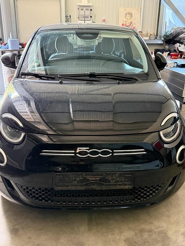Schwarz Gebraucht 2020 Fiat 500e Kleinwagen | 12.900 € (Superpreis) - Bild 1/4