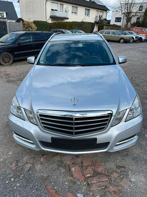 Gebraucht Mercedes E220 Avantgarde 170 PS (125 kW) 2011 Silber Kombi