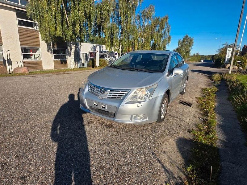 Silber Gebraucht 2009 Toyota Avensis Basis Limousine | 4.000 € (Guter Preis) - Bild 1/4