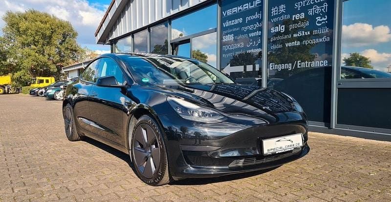 Schwarz Gebraucht 2021 Tesla Model 3 Standard Range Limousine | 20.890 € (Fairer Preis) - Bild 1/4
