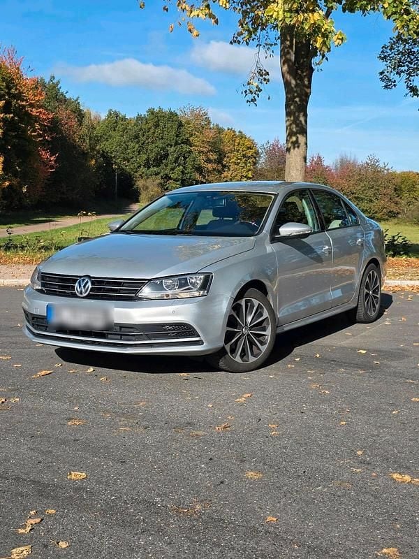 Silber Gebraucht 2015 VW Jetta Limousine | 7.500 € (Fairer Preis) - Bild 1/4