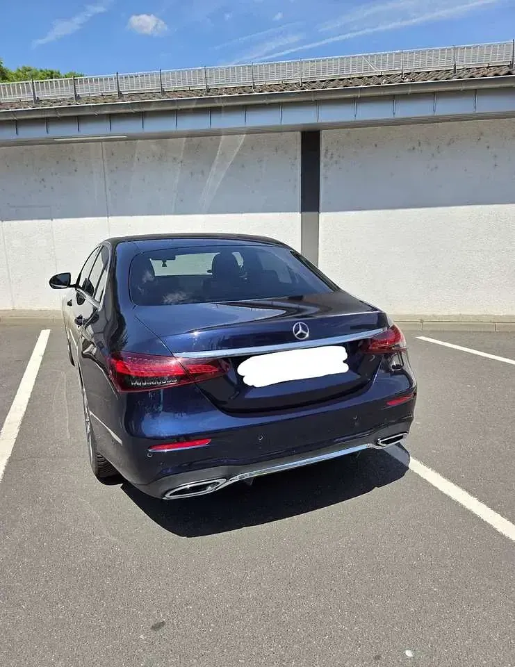 Gebraucht Mercedes E220 AMG line 194 PS (142 kW) 2021 Blau Limousine