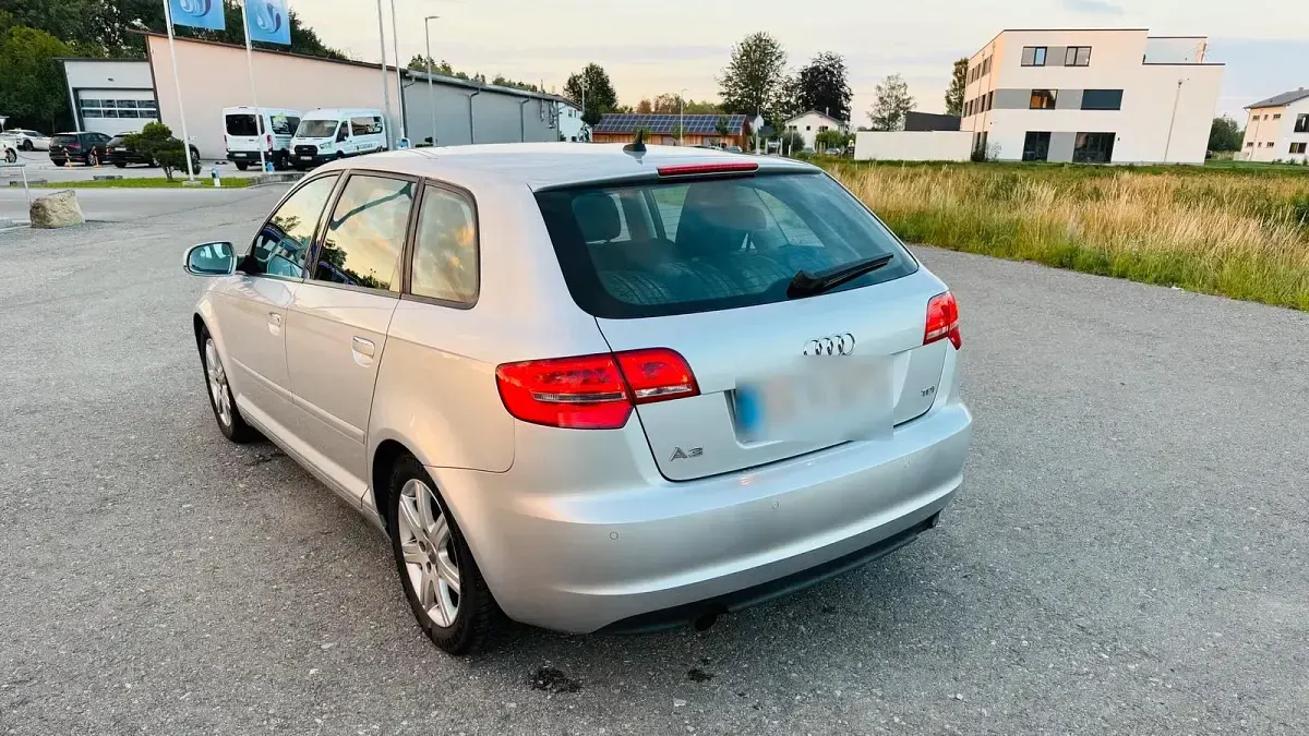Gebraucht Audi A3 Sportback 140 PS (102 kW) 2011 Silber Kleinwagen