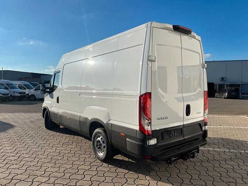 Neu Iveco Daily 156 PS (114 kW) 2025 Weiß Van / Kleinbus