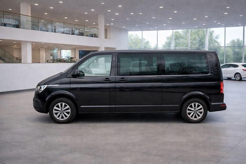 Gebraucht VW Caravelle Comfortline 150 PS (110 kW) 2021 Deep black perleffekt Van / Kleinbus