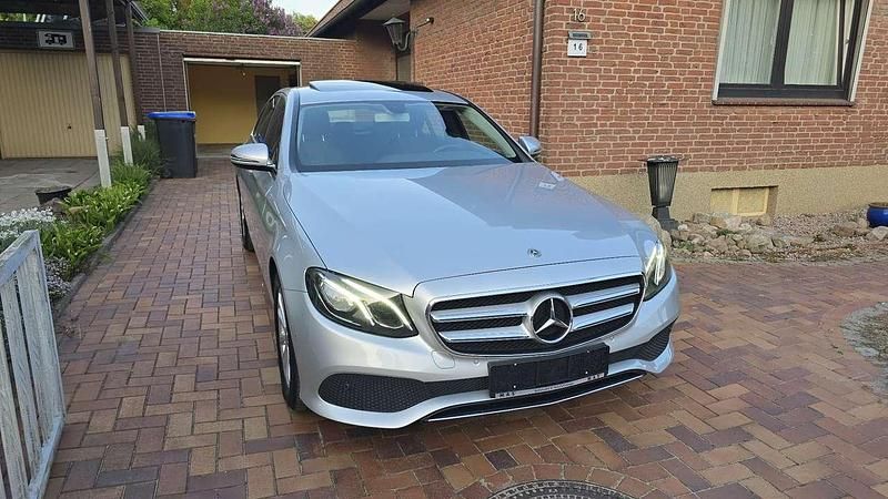 Gebraucht 2018 Mercedes E250 Avantgarde Limousine | 25.500 € (Etwas zu teuer) - Bild 1/4