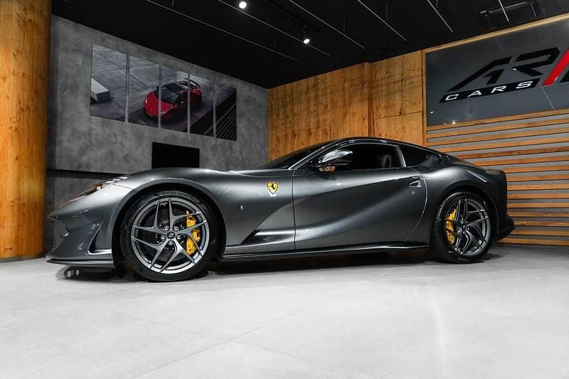 Gebraucht Ferrari 812 799 PS (587 kW) 2018 Grau