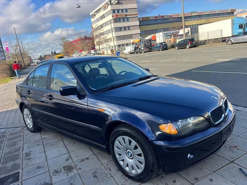 Blau Gebraucht 2002 BMW 316 Limousine | 1.550 € (Superpreis) - Bild 1/4