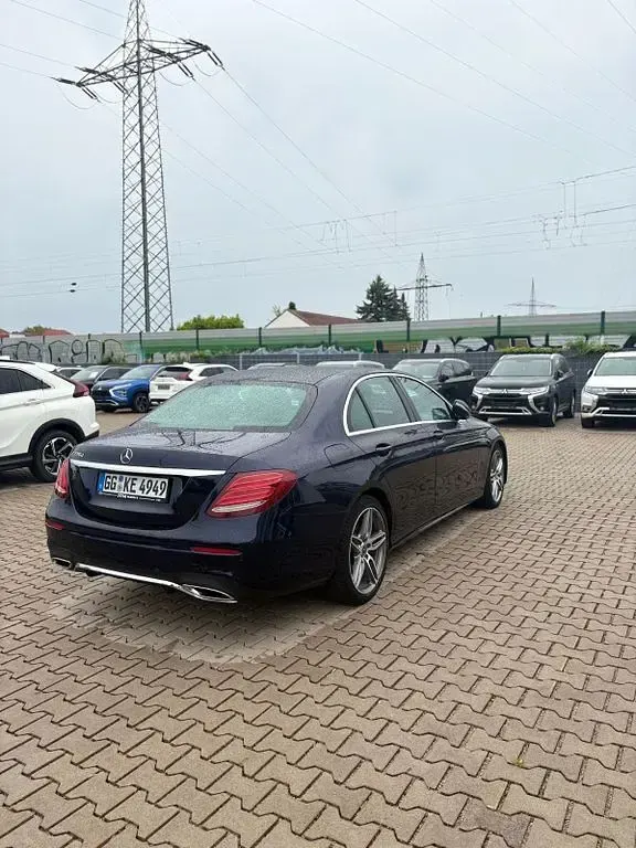 Gebraucht Mercedes E220 AMG line 194 PS (142 kW) 2019 Blau Limousine