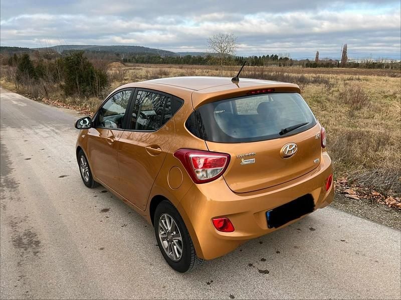 Gebraucht Hyundai i10 87 PS (63 kW) 2014 Orange Kleinwagen