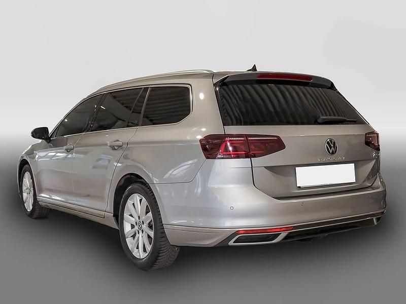 Gebraucht VW Passat Elegance 150 PS (110 kW) 2024 Silber Kombi