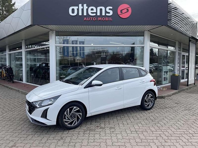 Atlas white Gebraucht 2024 Hyundai i20 Turbo Limousine | 20.995 € (Fairer Preis) - Bild 1/4