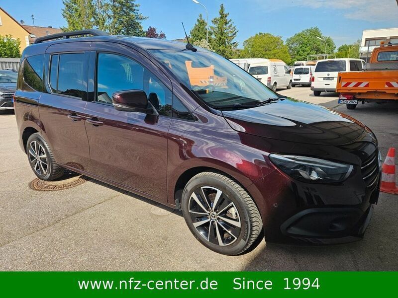 Rot Gebraucht 2023 Mercedes 180 Edition Limousine | 24.301 € (Guter Preis) - Bild 1/4