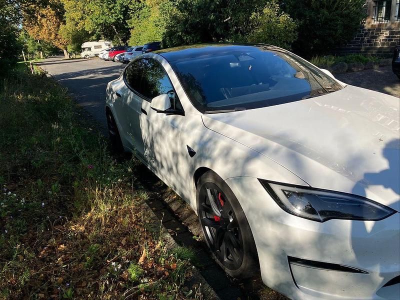Weiß Gebraucht 2023 Tesla Model S Plaid Kleinwagen | 76.900 € (Guter Preis) - Bild 1/4