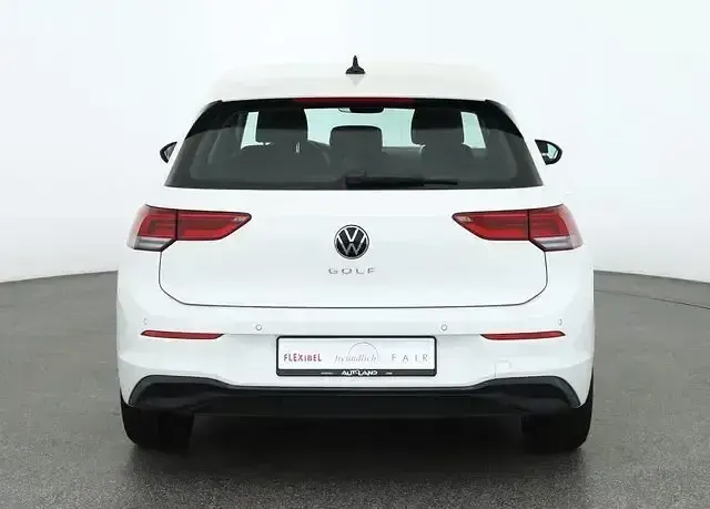 Gebraucht VW Golf VIII Life 131 PS (96 kW) 2023 Pure white Limousine