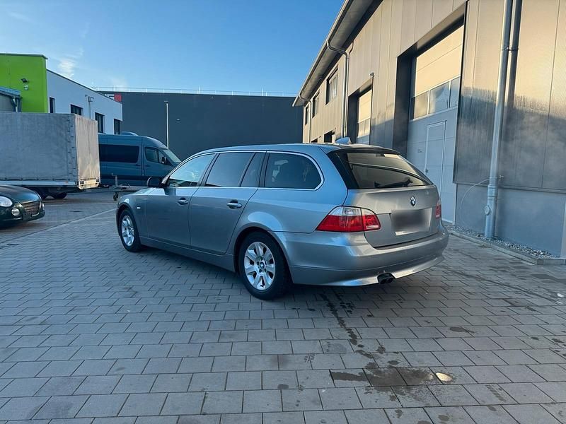 Gebraucht BMW 525 218 PS (160 kW) 2006 Grau Kombi