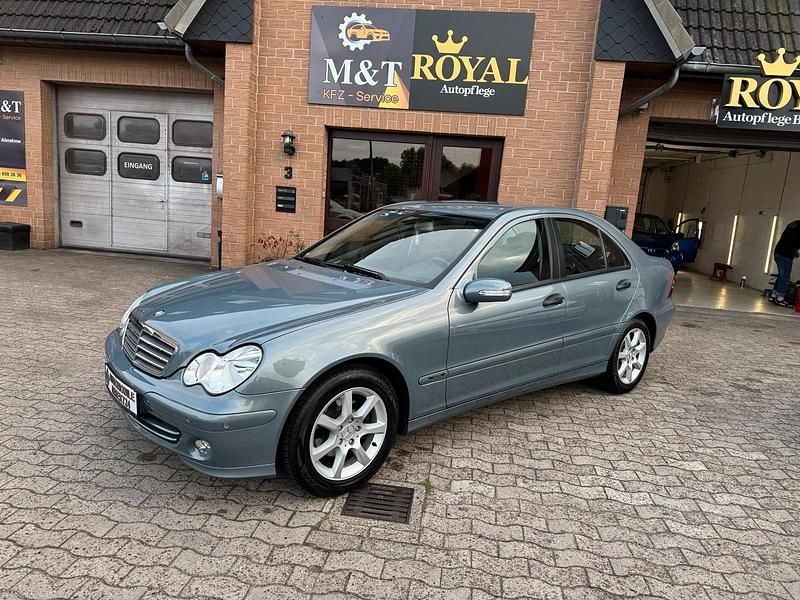 Grau Gebraucht 2005 Mercedes C220 Limousine | 7.800 € (Teuer) - Bild 1/4