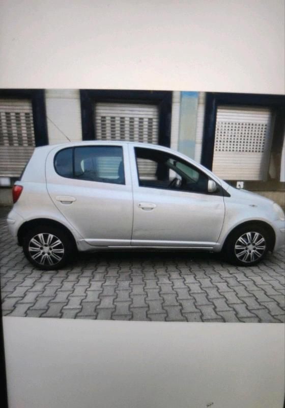 Gebraucht Toyota Yaris 65 PS (47 kW) 2005 Silber Kleinwagen